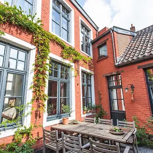 Door 10 Bed & Breakfast Ghent